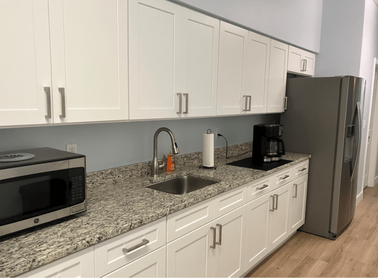 Villa Kitchenette 2 768x565